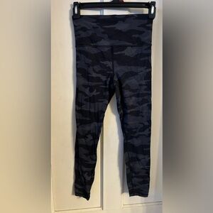 Athleta Women’s Black Camouflage Elation 7/8 Tight Leggings